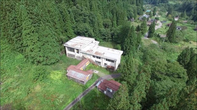 旧米沢市立関小学校・南原中学校綱木分校（米沢市）